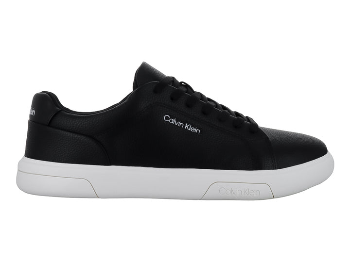 Tenis Calvin Klein para hombre en color negro con suela blanca.