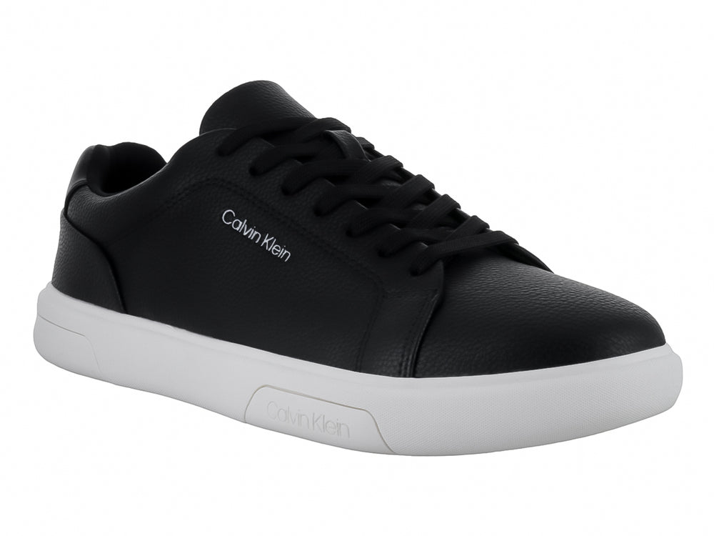 Tenis Calvin Klein para hombre en color negro con suela blanca.