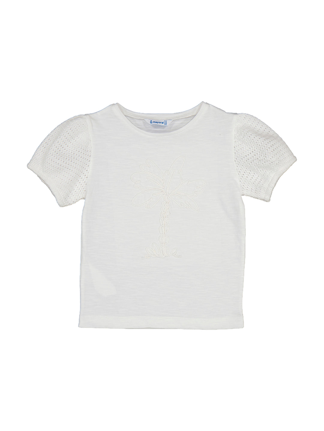 Blusa color crudo para niña con mangas perforadas y un bordado frontal de palmera.
