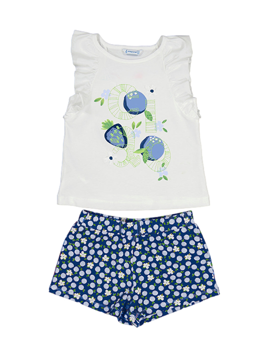 Conjunto para niña Mayoral con blusa blanca sin mangas y shorts azules con lunares blancos.
