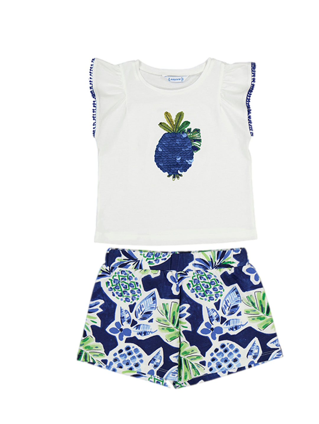 Conjunto para niña Mayoral: playera blanca con piña de lentejuelas y shorts estampados en tonos azul y verde.