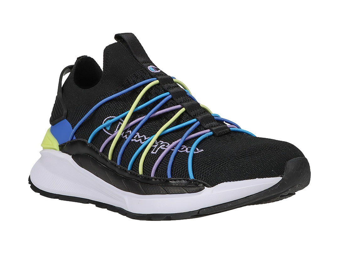 Tenis deportivos Champion color negro con detalles en azul y amarillo, suela blanca y cordones elásticos multicolores.