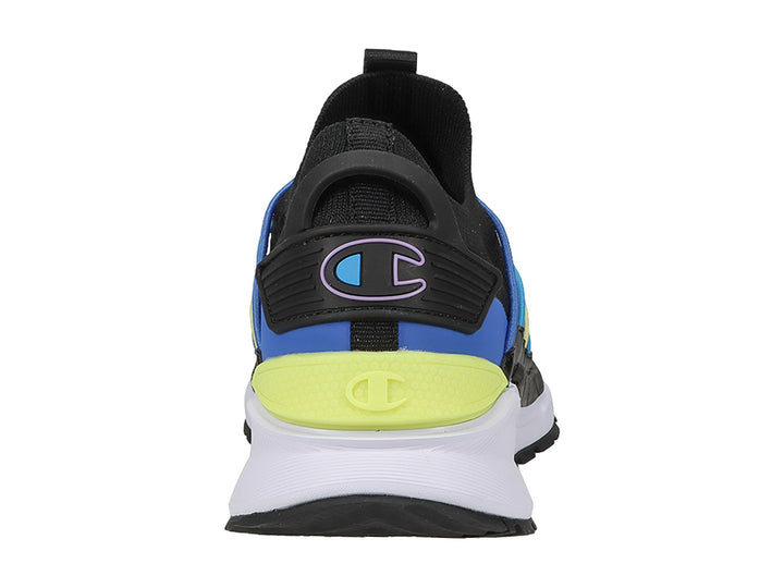 Tenis deportivos Champion color negro con detalles en azul y amarillo, suela blanca y cordones elásticos multicolores.