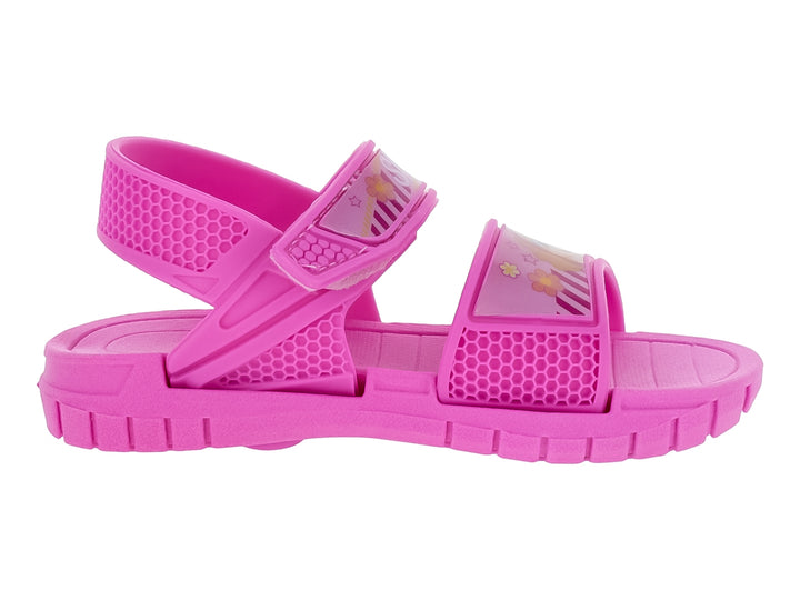 Sandalia rosa para niña con correas de velcro y suela gruesa dentada sobre fondo blanco.