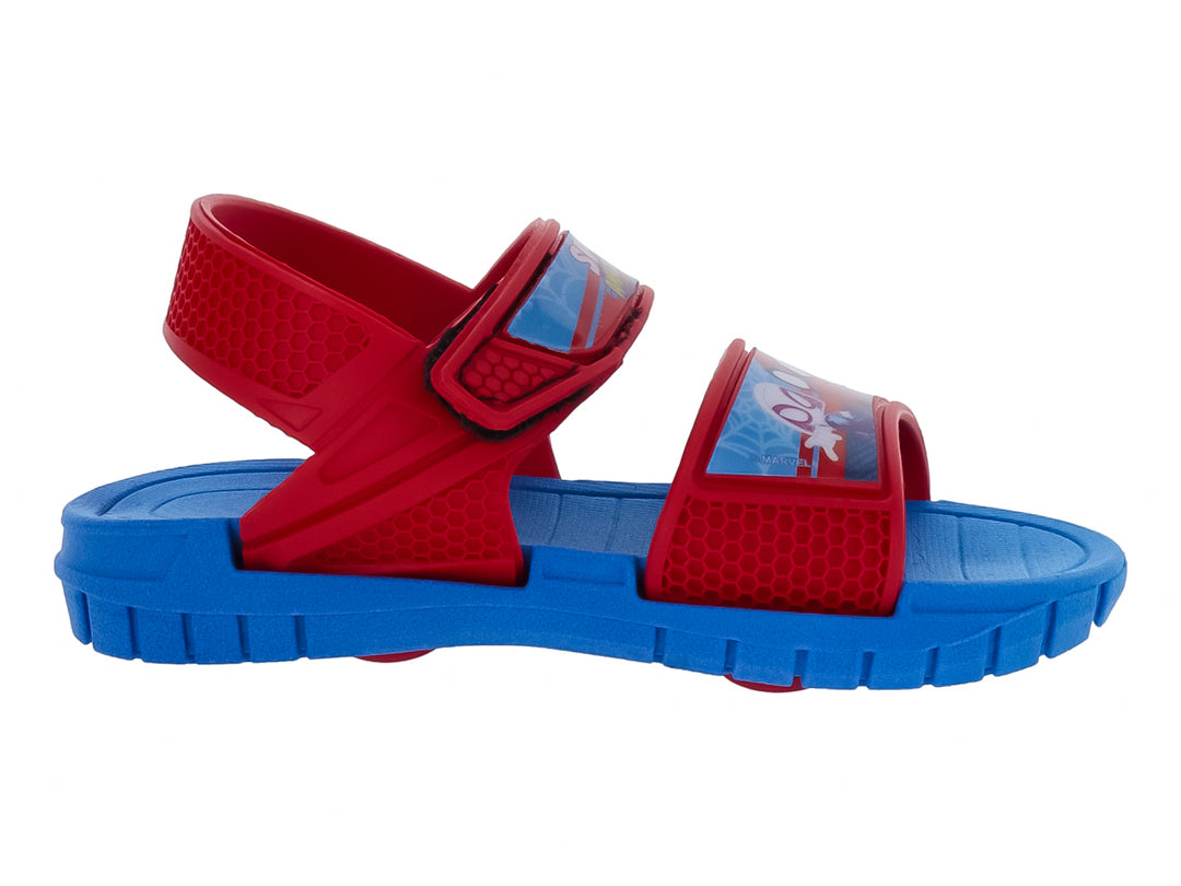 Sandalia infantil de plástico en colores azul y rojo con correas ajustables de velcro.