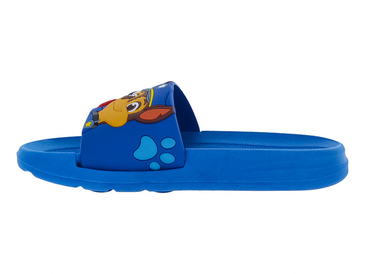 Sandalia azul tipo slide para niños con estampado de personaje animado en la correa.