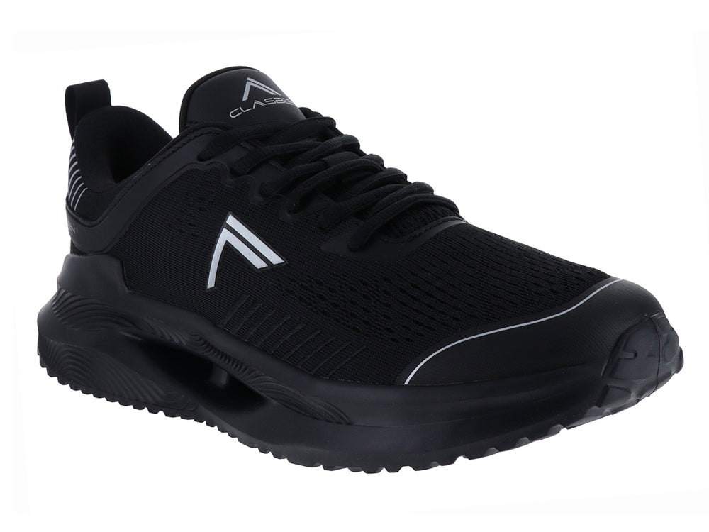 Tenis deportivos Clasben color negro con detalles en gris y suela robusta.