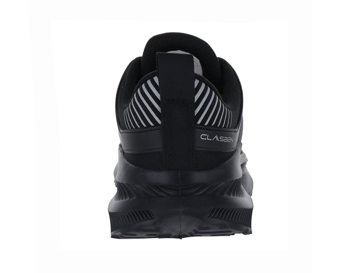 Tenis deportivos Clasben color negro con detalles en gris y suela robusta.