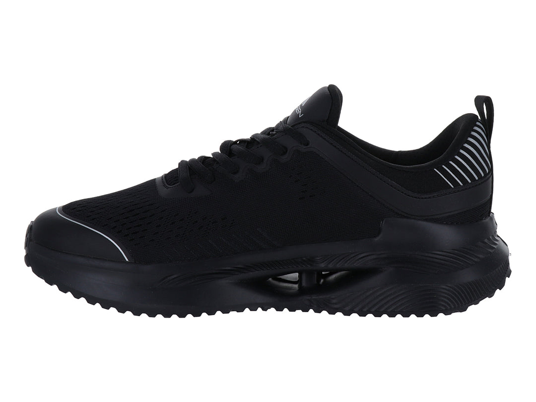 Tenis deportivos Clasben color negro con detalles en gris y suela robusta.