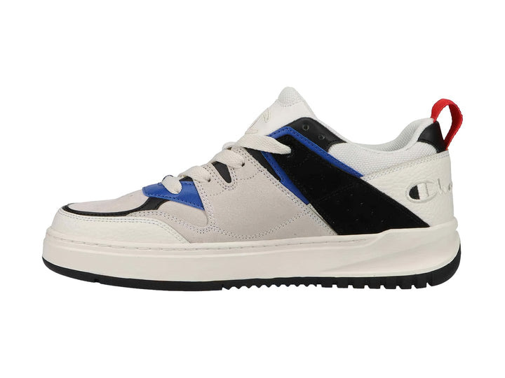 Tenis Champion blancos con detalles en azul y negro, suela blanca y lengüeta roja trasera.