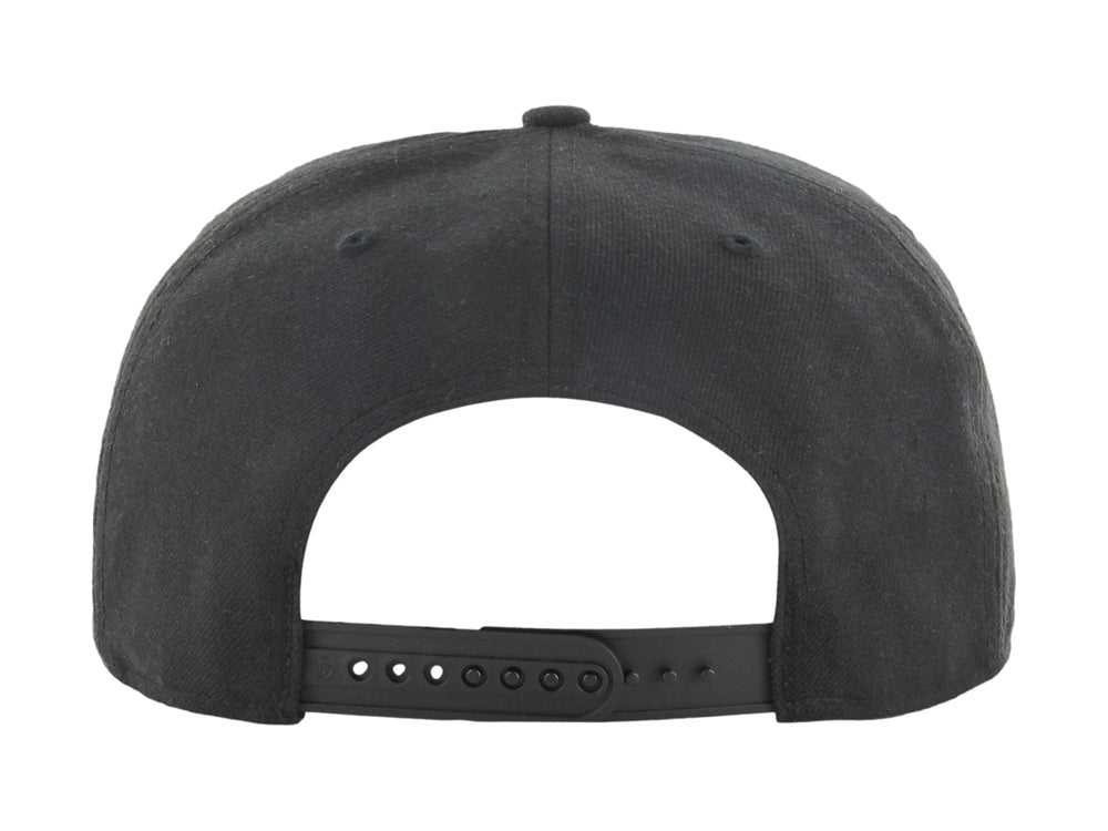 Gorra de béisbol negra 47 Brand con logotipo de los New York Yankees en el frente.