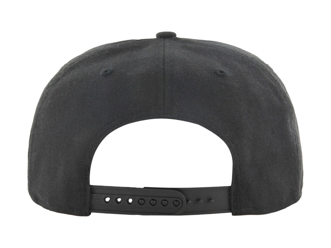 Gorra de béisbol negra 47 Brand con logotipo de los New York Yankees en el frente.