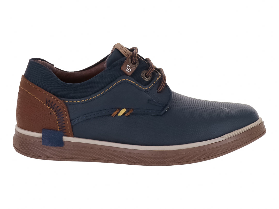 Zapato casual para Niño en color azul marino con detalles y suela en color café.