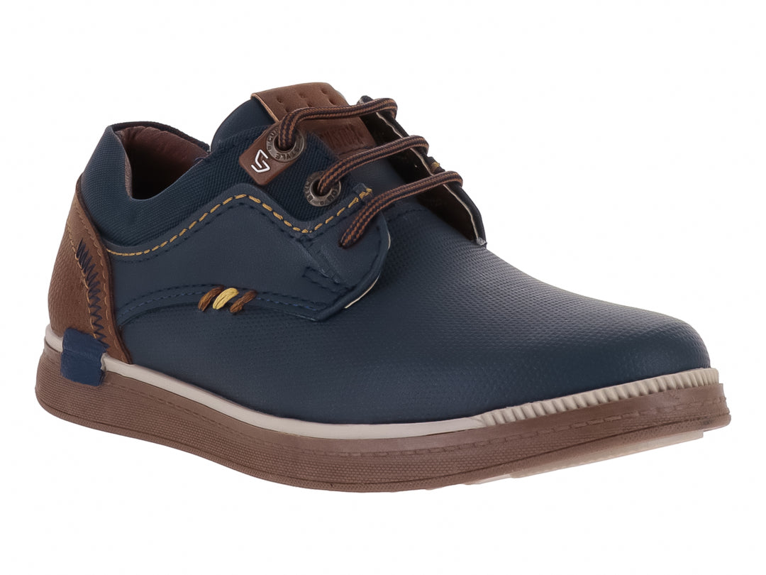 Zapato casual para Niño en color azul marino con detalles y suela en color café.