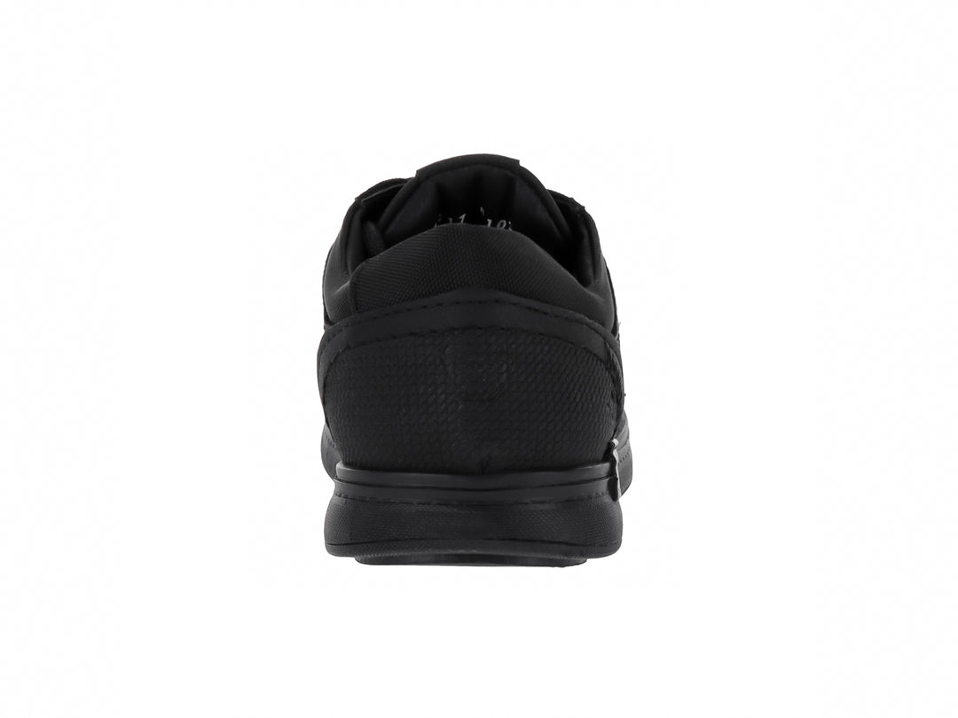 Zapato casual para niño en color negro con agujetas y acabado mate.