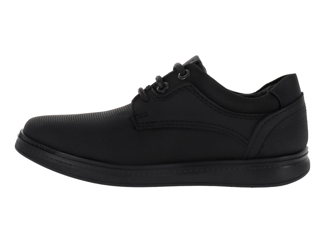 Zapato casual para niño en color negro con agujetas y acabado mate.