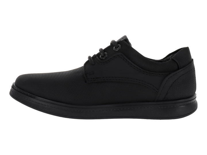 Zapato casual para niño en color negro con agujetas y acabado mate.