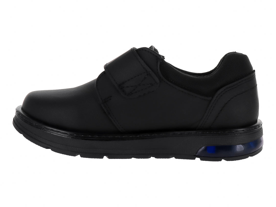 Zapato infantil negro con correa de velcro y detalle azul en la suela.