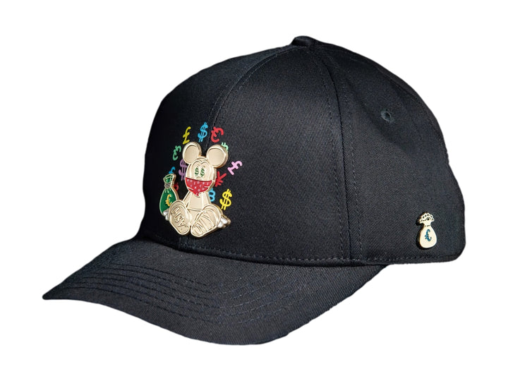 Gorra snapback negra con bordado frontal de un personaje dorado y símbolos de moneda coloridos.