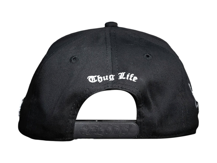 Gorra snapback color negro con texto bordado en blanco &