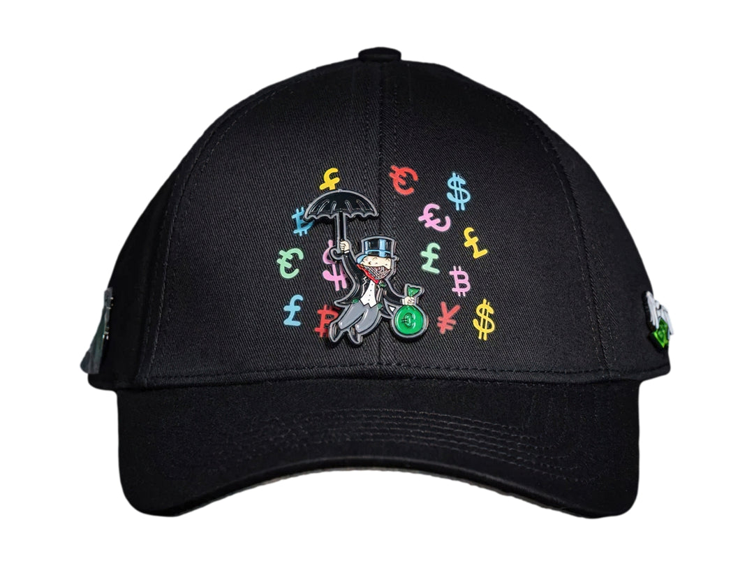 Gorra negra de visera curva con diseño colorido de personajes y símbolos de moneda en el centro.