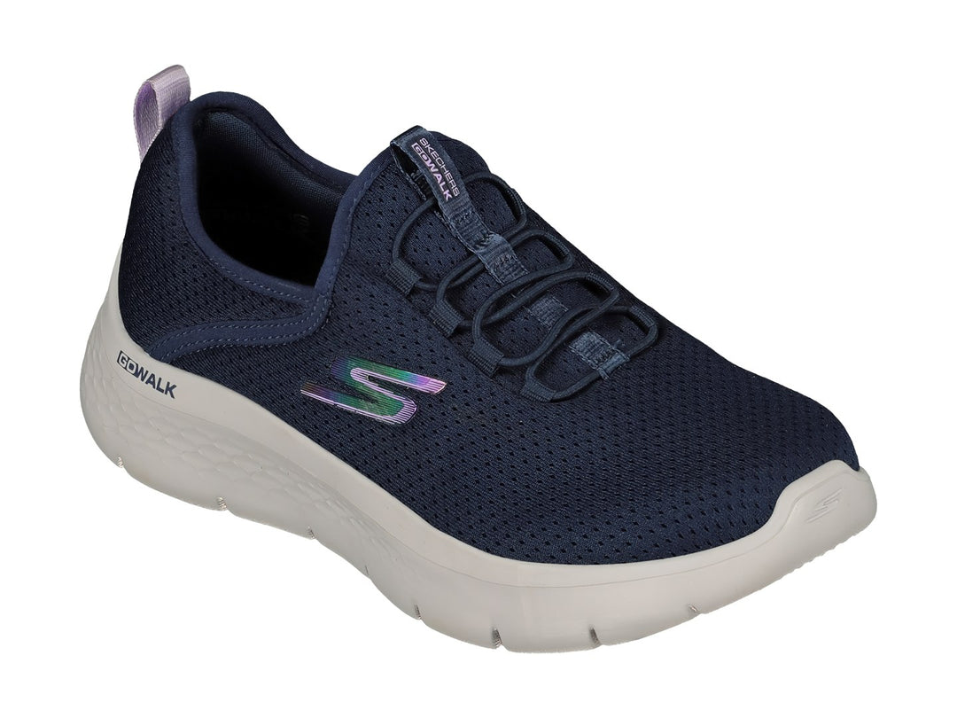 Tenis deportivos Skechers color azul marino con suela blanca y detalles en lavanda.