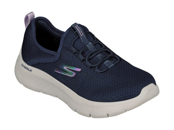 Tenis deportivos Skechers color azul marino con suela blanca y detalles en lavanda.