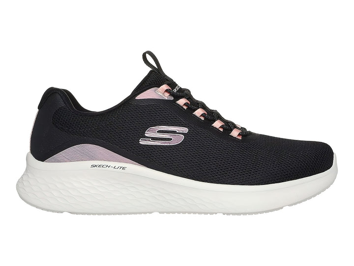 Tenis deportivos Skechers color negro con detalles en rosa y suela blanca.