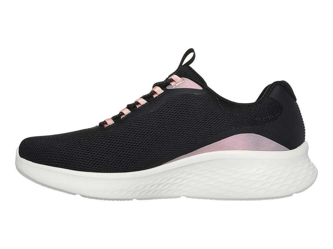 Tenis deportivos Skechers color negro con detalles en rosa y suela blanca.