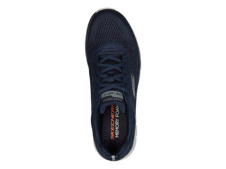 Tenis deportivos Skechers en color azul marino con suela blanca y detalles en malla.