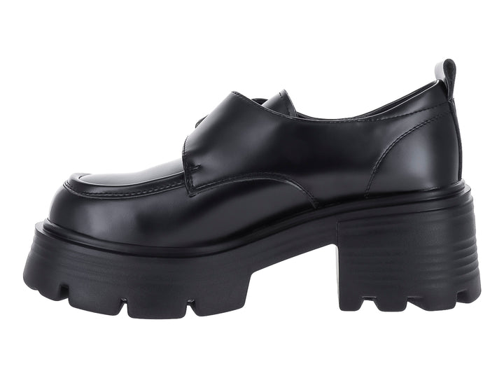 Zapato negro de plataforma con hebilla plateada y suela track gruesa para mujer.