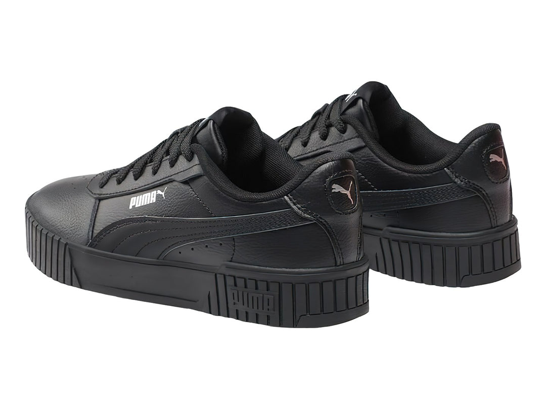 Tenis PUMA Carina 2.0 JR en color negro con detalles en plata y suela de plataforma.