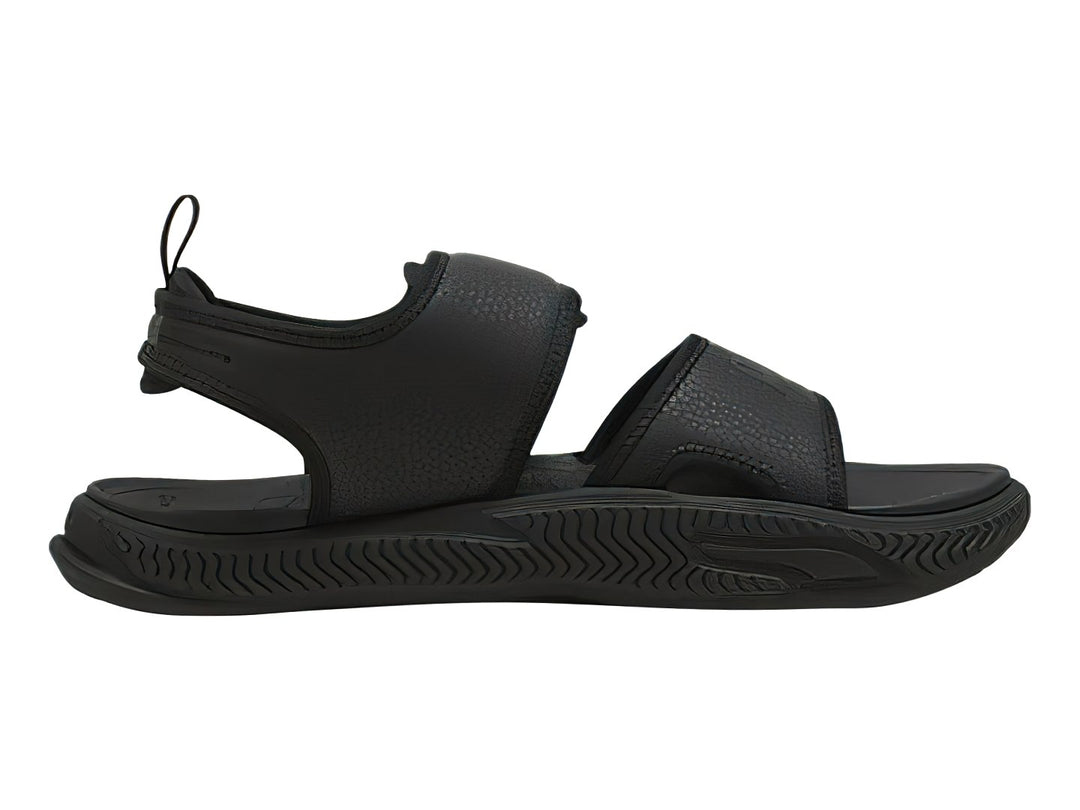 Sandalia deportiva PUMA SoftridePro en color negro total con correa trasera y suela texturizada.
