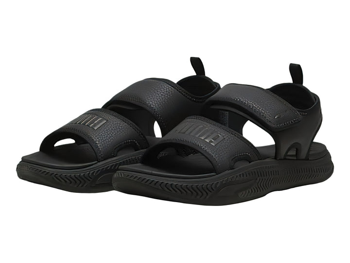 Sandalia deportiva PUMA SoftridePro en color negro total con correa trasera y suela texturizada.