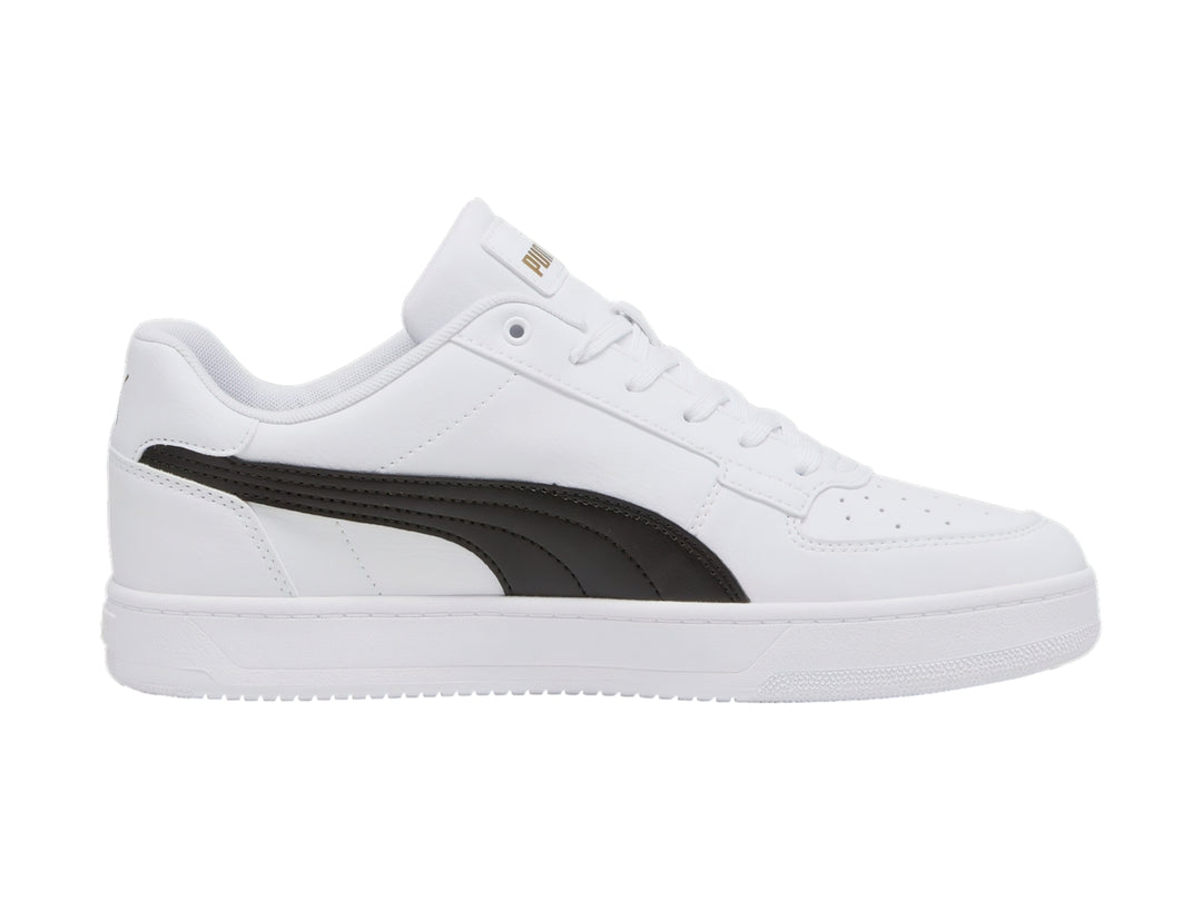 Tenis PUMA blancos con franja negra lateral y detalles dorados en la lengüeta.