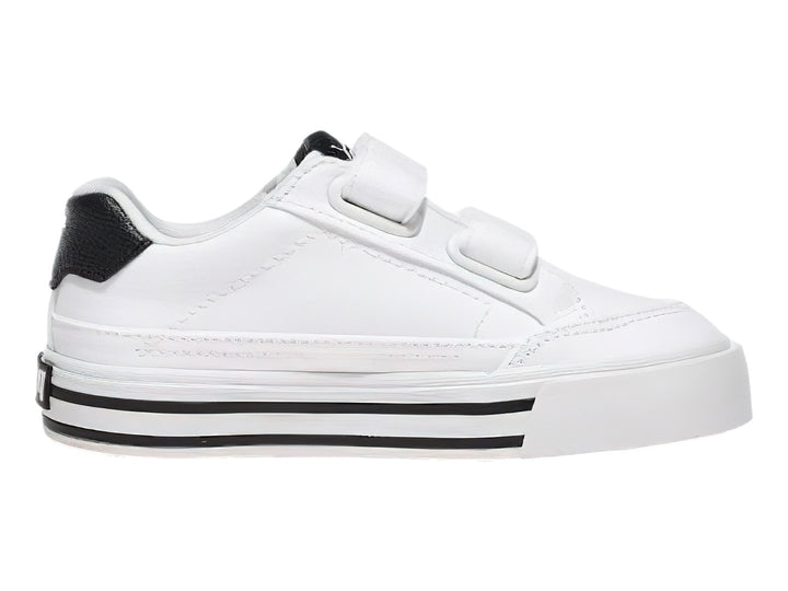 Tenis PUMA blancos para niño con cierres de velcro y detalles en negro en el talón y la suela.