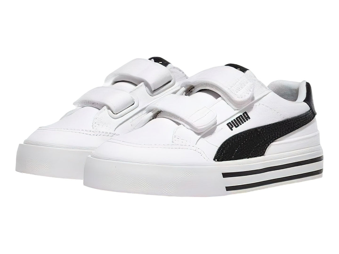 Tenis PUMA blancos para niño con cierres de velcro y detalles en negro en el talón y la suela.