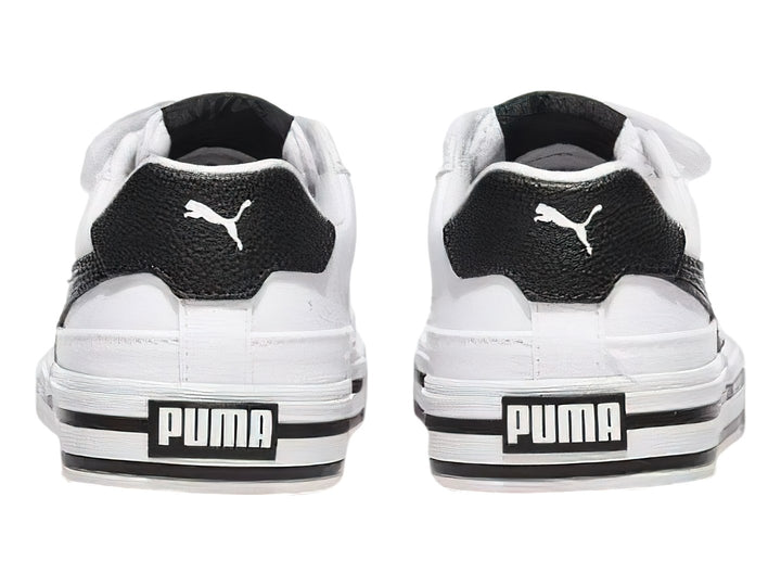 Tenis PUMA blancos para niño con cierres de velcro y detalles en negro en el talón y la suela.