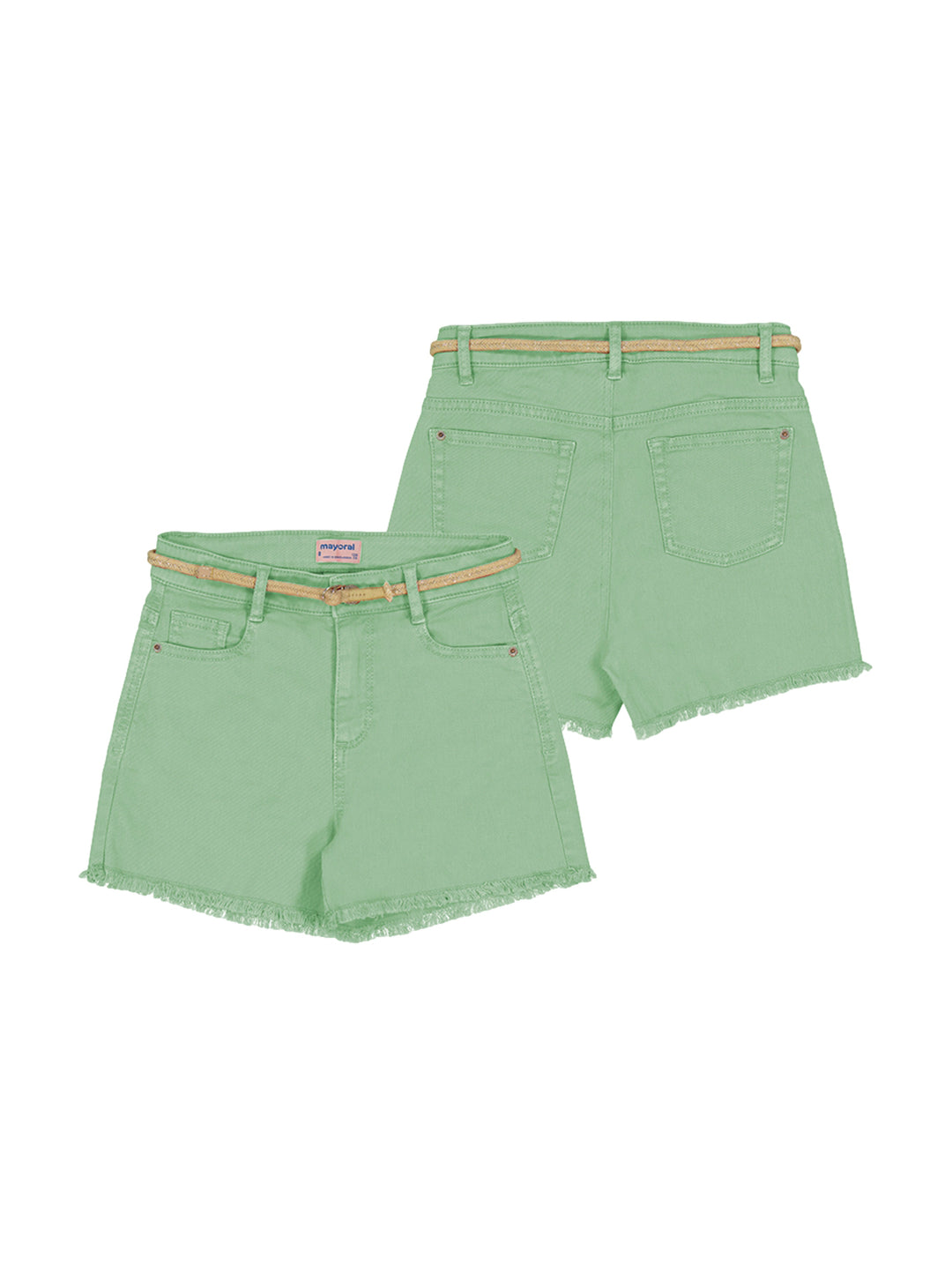 Shorts básicos color menta para niña con acabado deshilachado en el ruedo y cinturón delgado incluido.
