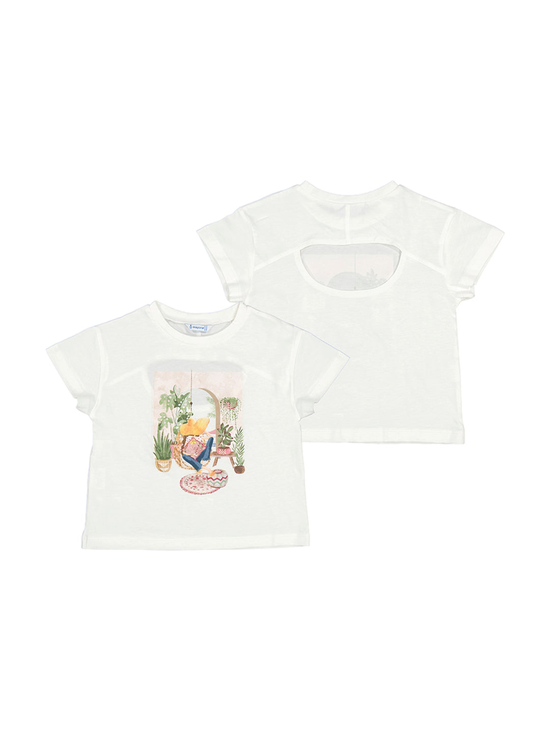 Camiseta color crudo para niña con estampado frontal de una escena interior con plantas.