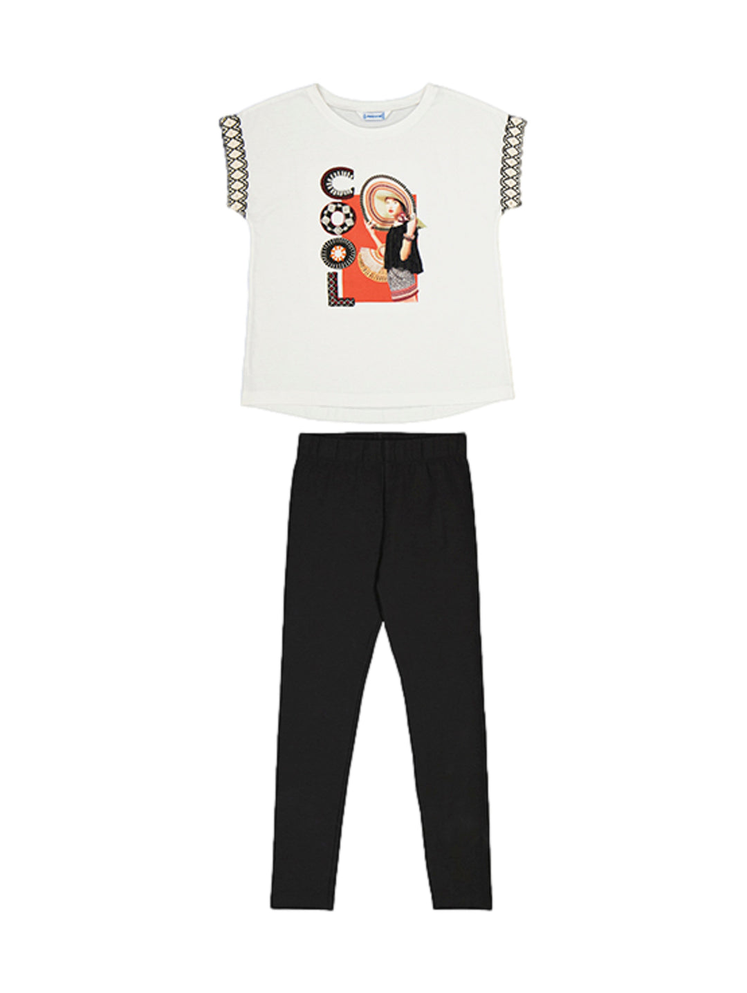 Conjunto para niña Mayoral con camiseta blanca estampada y leggings negros.