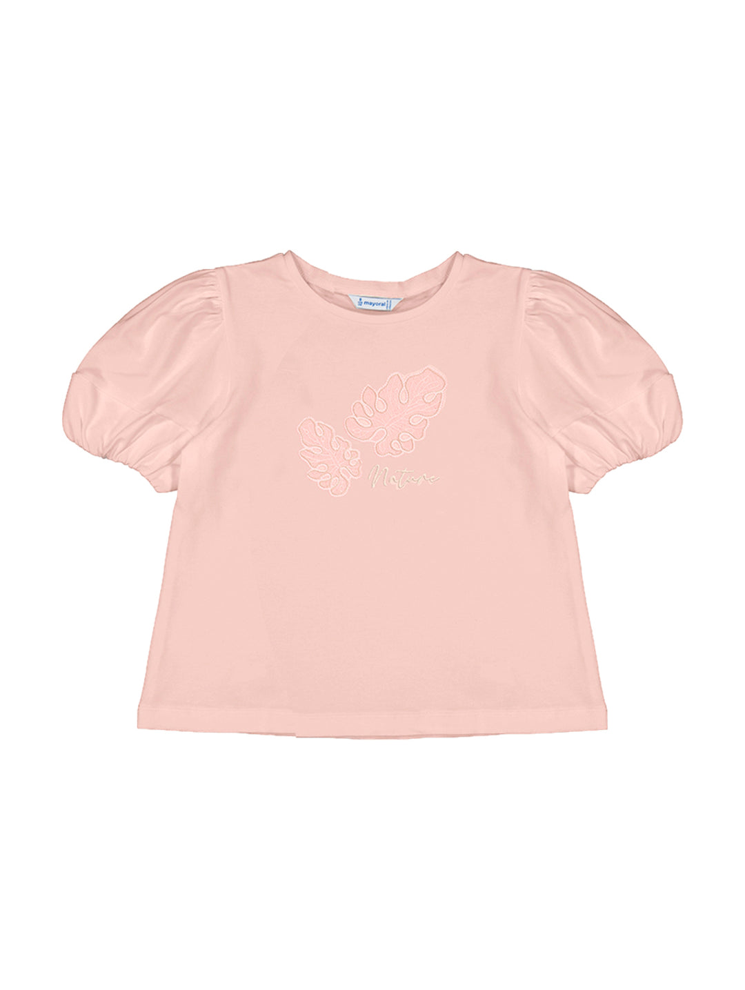 Camiseta rosa claro para niña con mangas abullonadas y un aplique decorativo en el pecho.