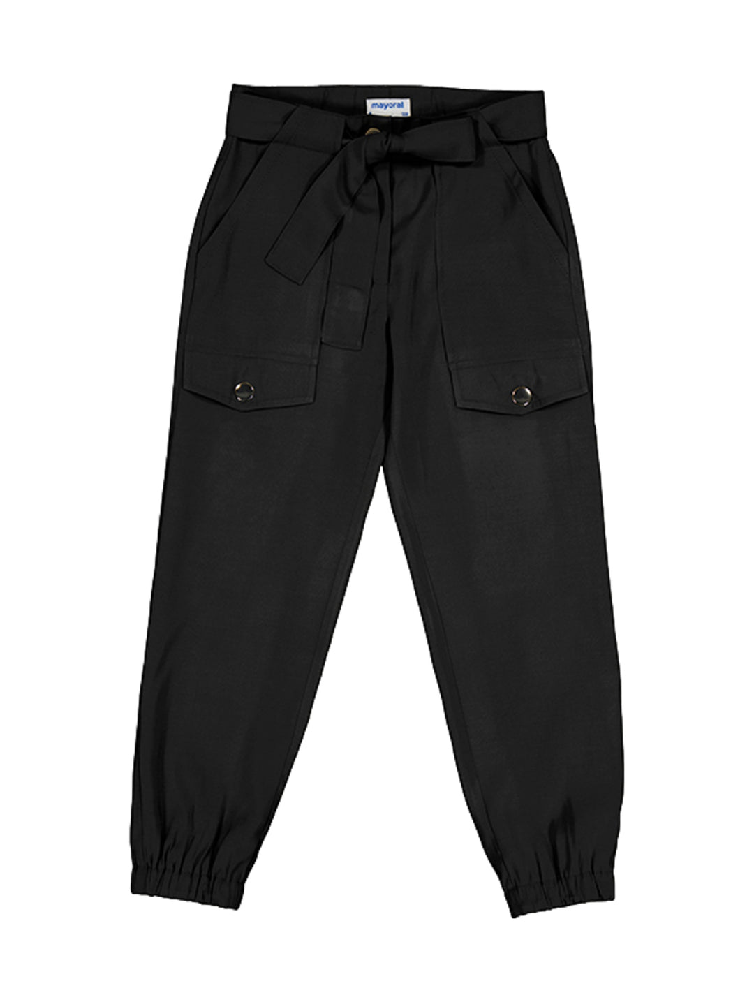 Pantalón negro para niña con bolsillos frontales, cinturón ajustable y puños en los tobillos.