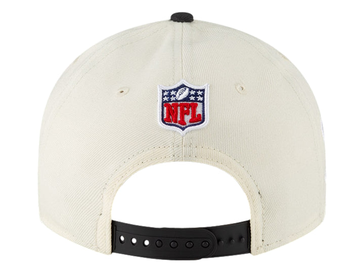 Gorra New Era blanca con visera negra, logo de Kansas City Chiefs y texto Super Bowl Champions.