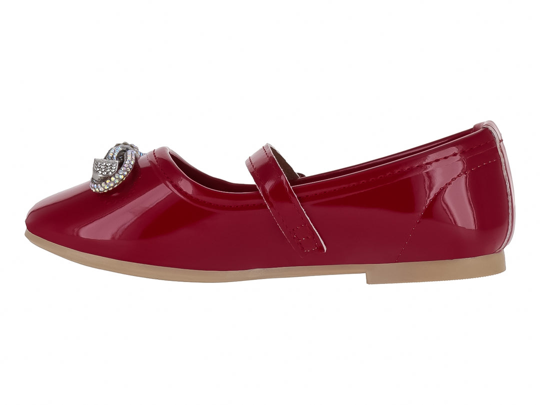 Zapato plano de charol rojo para niña con correa y adorno de moño brillante en la punta.