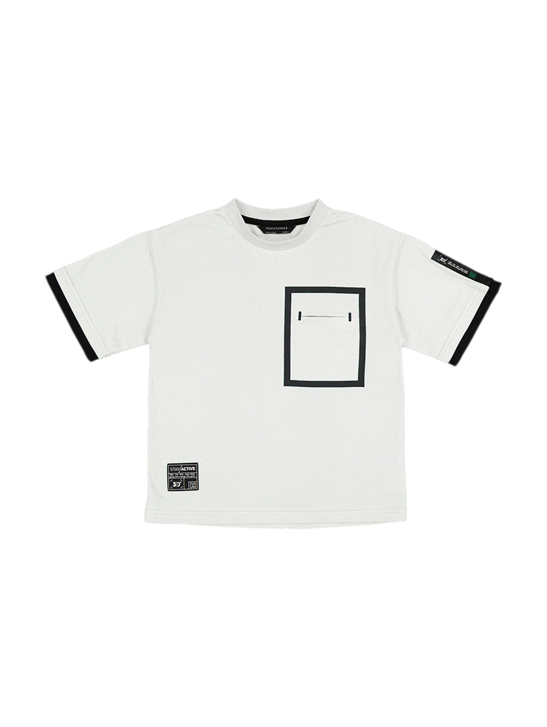 Camiseta blanca para niño de manga corta con detalles decorativos en color negro y verde.