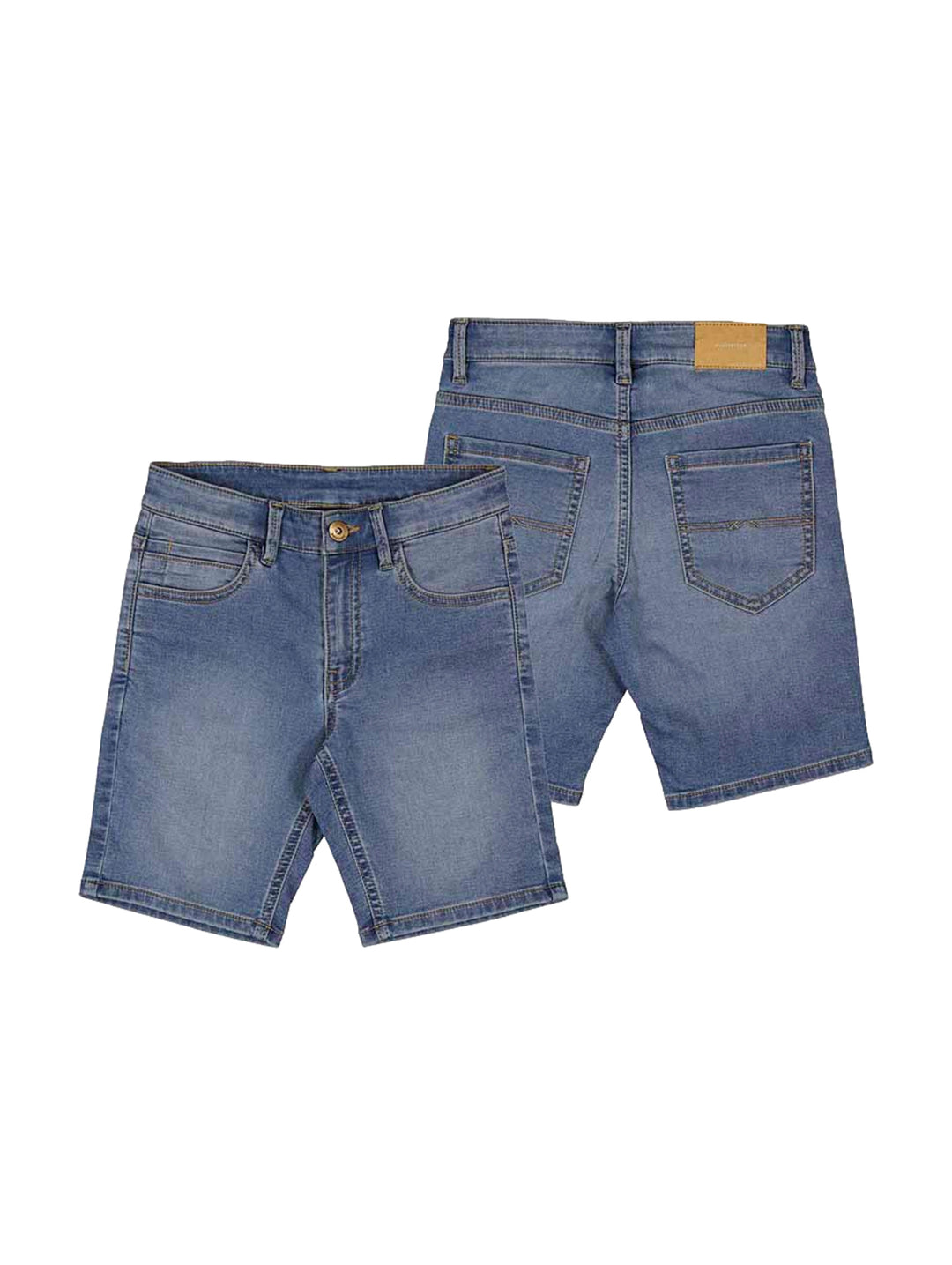 Bermudas de mezclilla azul medio para niño, vista frontal y posterior sobre fondo blanco.
