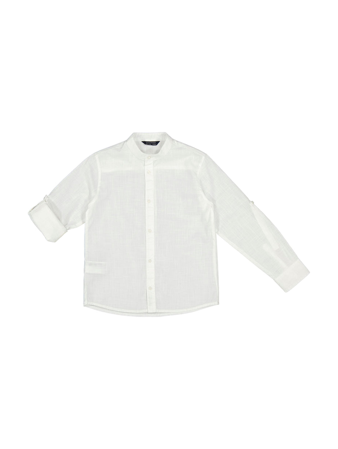 Camisa blanca de manga larga para niño con botones frontales y cuello.