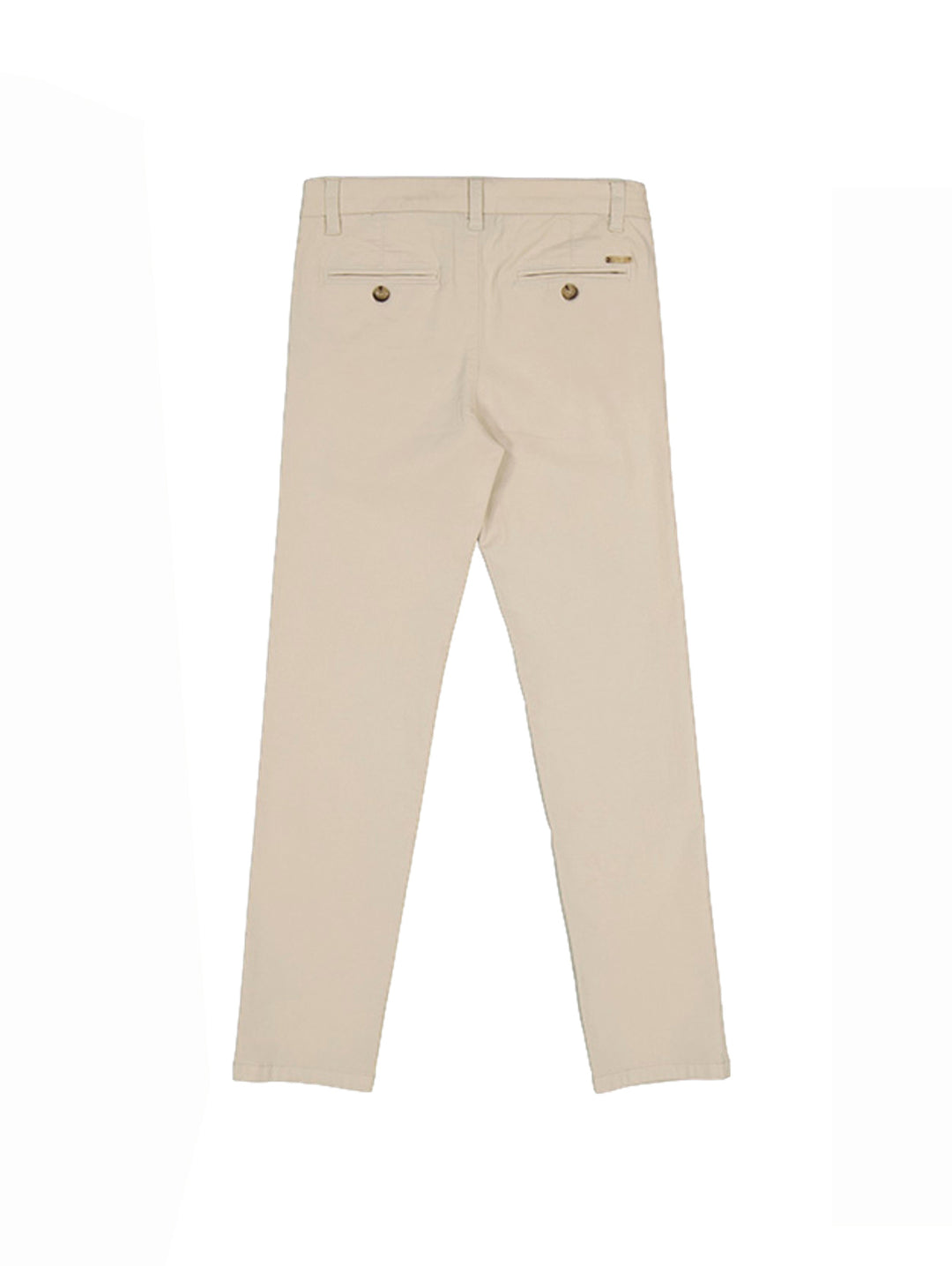 Pantalón chino básico para niño en color crema con corte recto y cierre de botón.