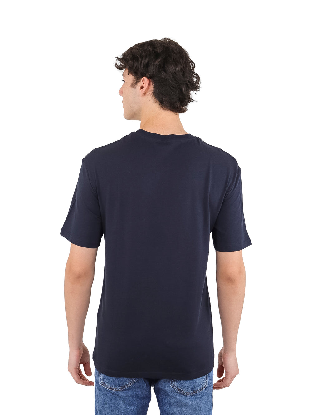 Camiseta de manga corta color azul marino con texto Jack & Jones en el pecho.